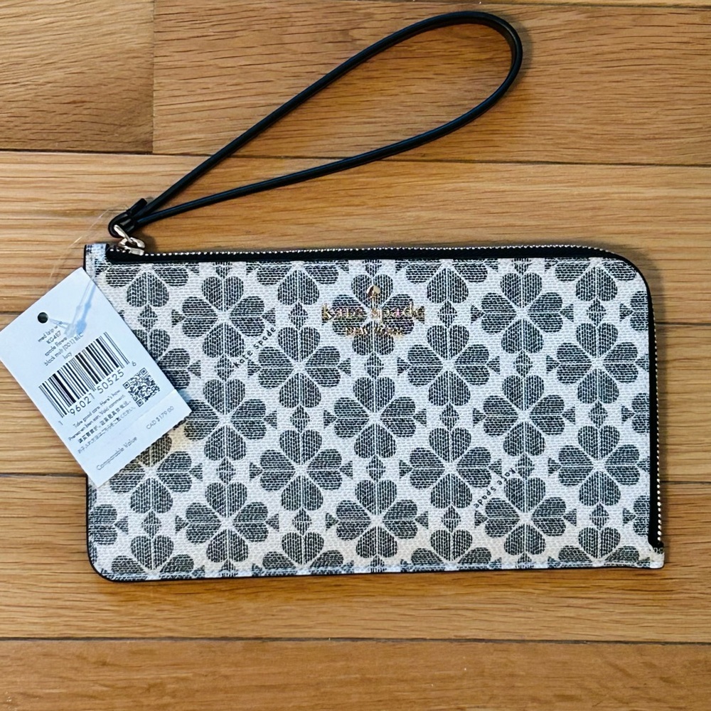 ♠️ Kate Spade Flower Medium Wristlet ♠️